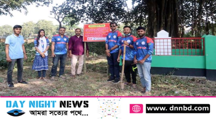 অযত্নে পড়ে থাকা শহীদ স্মৃতিস্তম্ভ পরিষ্কার করলো ‘আমরা করব জয়’